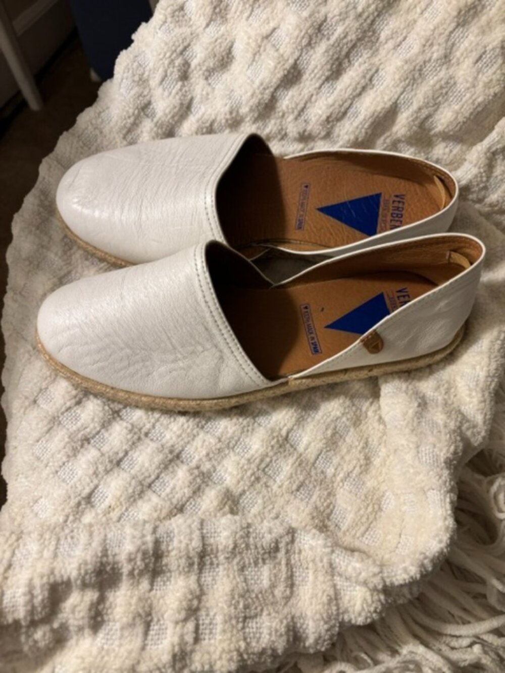 VERBANA 1 pr. White leather espadrilles.